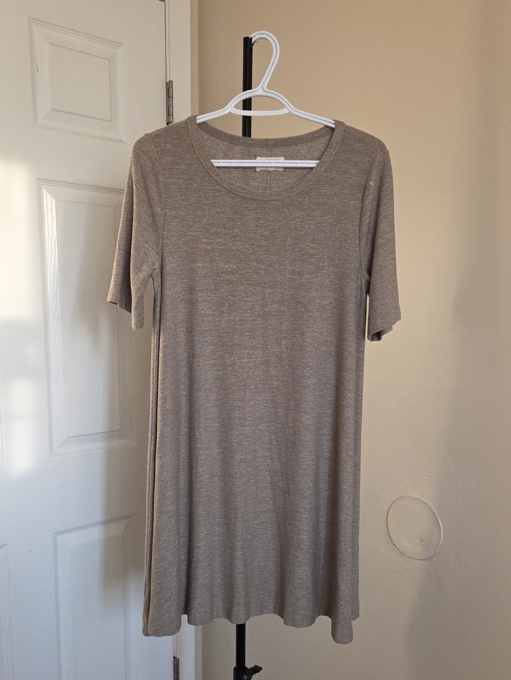 Lou & Grey Taupe Short Sleeve Shift Dress